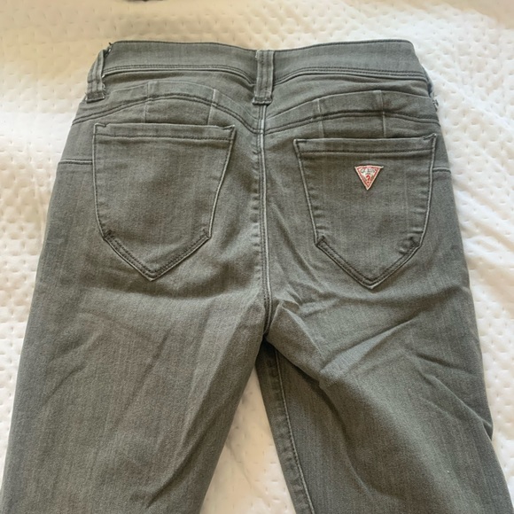 Khaki skinny jeans from Guess - Picture 2 of 5